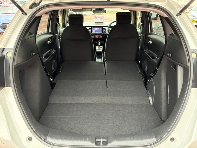 フィット ｅ：ＨＥＶベーシック　純正メモリーナビ　ＣＤ　ＤＶＤ　フルセグＴＶ　Ｂｌｕｅｔｏｏｔｈ　バックカメラ　ＥＴＣ　衝突軽減ブレーキ　レーンキープ　横滑り防止ブレーキ　クリアランスソナー　クルーズコントロール　オートライト（24枚目）