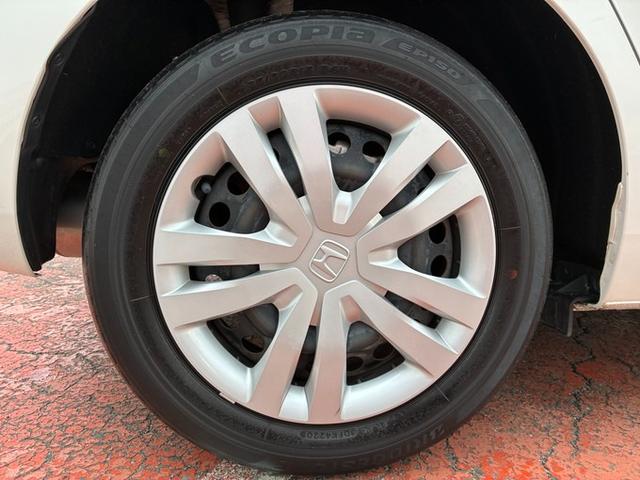 フィット ｅ：ＨＥＶベーシック　純正メモリーナビ　ＣＤ　ＤＶＤ　フルセグＴＶ　Ｂｌｕｅｔｏｏｔｈ　バックカメラ　ＥＴＣ　衝突軽減ブレーキ　レーンキープ　横滑り防止ブレーキ　クリアランスソナー　クルーズコントロール　オートライト（29枚目）