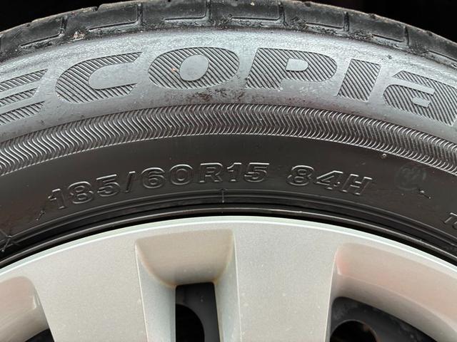 フィット ｅ：ＨＥＶベーシック　純正メモリーナビ　ＣＤ　ＤＶＤ　フルセグＴＶ　Ｂｌｕｅｔｏｏｔｈ　バックカメラ　ＥＴＣ　衝突軽減ブレーキ　レーンキープ　横滑り防止ブレーキ　クリアランスソナー　クルーズコントロール　オートライト（32枚目）