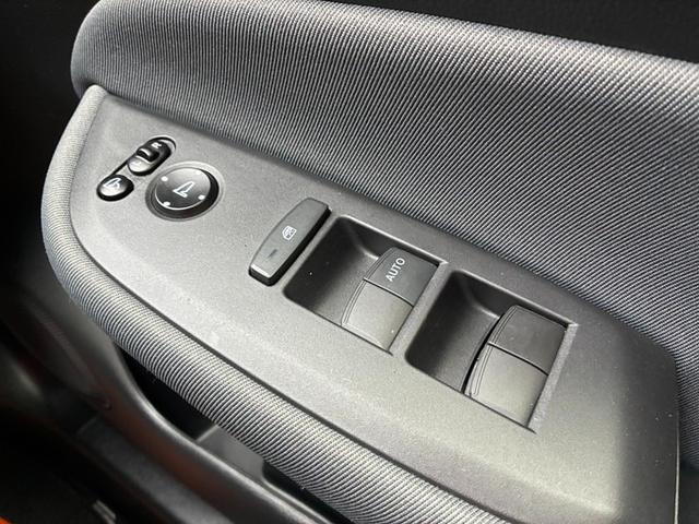 フィット ｅ：ＨＥＶベーシック　純正メモリーナビ　ＣＤ　ＤＶＤ　フルセグＴＶ　Ｂｌｕｅｔｏｏｔｈ　バックカメラ　ＥＴＣ　衝突軽減ブレーキ　レーンキープ　横滑り防止ブレーキ　クリアランスソナー　クルーズコントロール　オートライト（34枚目）