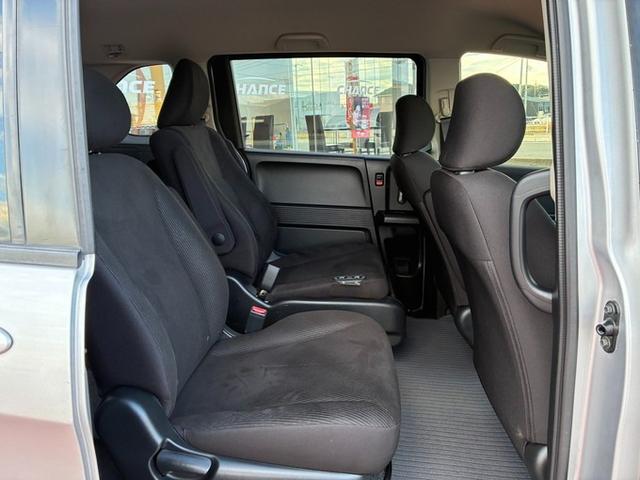 フリード Ｘ　社外メモリーナビ　フルセグＴＶ　ＣＤ　ＤＶＤ　Ｂｌｕｅｔｏｏｔｈ　ＥＴＣ　バックカメラＨＩＤヘッドライト　左パワースライドドア　サイドリフトアップシート　オートライト　ドライブレコーダー　電格ミラー（9枚目）