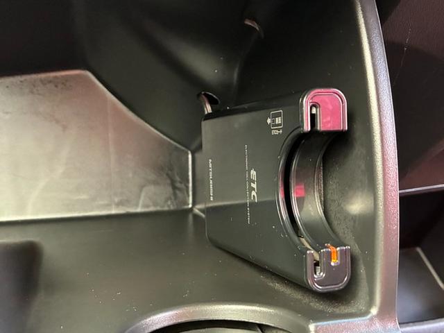 フリード Ｘ　社外メモリーナビ　フルセグＴＶ　ＣＤ　ＤＶＤ　Ｂｌｕｅｔｏｏｔｈ　ＥＴＣ　バックカメラＨＩＤヘッドライト　左パワースライドドア　サイドリフトアップシート　オートライト　ドライブレコーダー　電格ミラー（39枚目）