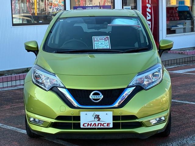 ノート ｅ－パワー　Ｘ　純正ＳＤナビ　ＣＤ　ＤＶＤ　Ｂｌｕｅｔｏｏｔｈ　フルセグＴＶ　アラウンドビューモニター　エマージェンシーブレーキ　クルーズコントロール　オートライト　ＬＥＤヘッドライト　フォグランプ　助手席回転シート（5枚目）