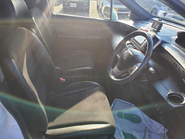 フリードスパイクハイブリッド ジャストセレクション　純正ＳＤナビ　ＣＤ　ＤＶＤ　Ｂｌｕｅｔｏｏｔｈ　ワンセグＴＶ　バックカメラ　ＥＴＣ　両側パワースライドドア　１５インチアルミ　前後ドライブレコーダー（18枚目）