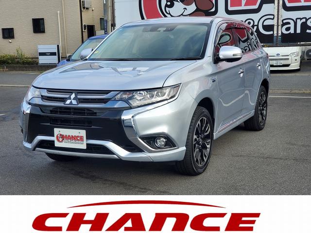 アウトランダーＰＨＥＶ Ｇナビパッケージ　ナビ　ＣＤ　ＤＶＤ　Ｂｌｕｅｔｏｏｔｈ　フルセグＴＶ　バックカメラ　ドライブレコーダー　ＥＴＣ　クルーズコントロール　シートヒーター　パワーバックドア　オートライト　１８インチアルミ　スマートキー（4枚目）