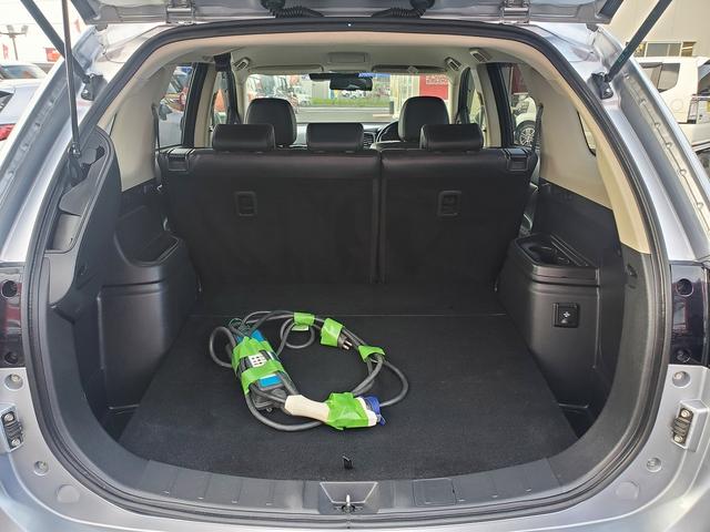 アウトランダーＰＨＥＶ Ｇナビパッケージ　ナビ　ＣＤ　ＤＶＤ　Ｂｌｕｅｔｏｏｔｈ　フルセグＴＶ　バックカメラ　ドライブレコーダー　ＥＴＣ　クルーズコントロール　シートヒーター　パワーバックドア　オートライト　１８インチアルミ　スマートキー（15枚目）