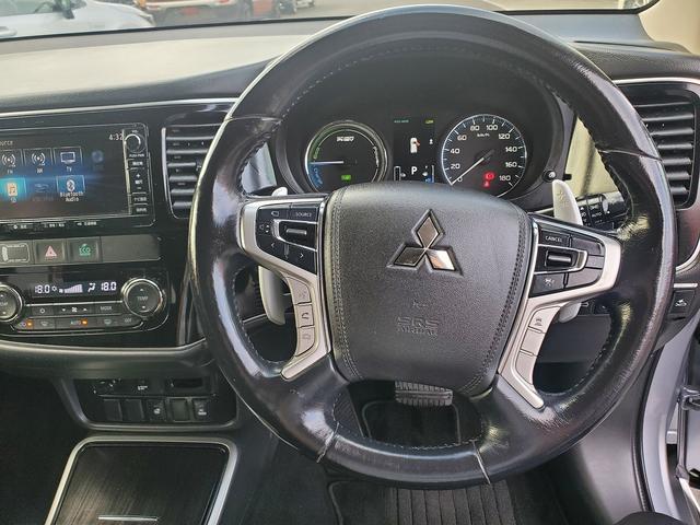 アウトランダーＰＨＥＶ Ｇナビパッケージ　ナビ　ＣＤ　ＤＶＤ　Ｂｌｕｅｔｏｏｔｈ　フルセグＴＶ　バックカメラ　ドライブレコーダー　ＥＴＣ　クルーズコントロール　シートヒーター　パワーバックドア　オートライト　１８インチアルミ　スマートキー（36枚目）