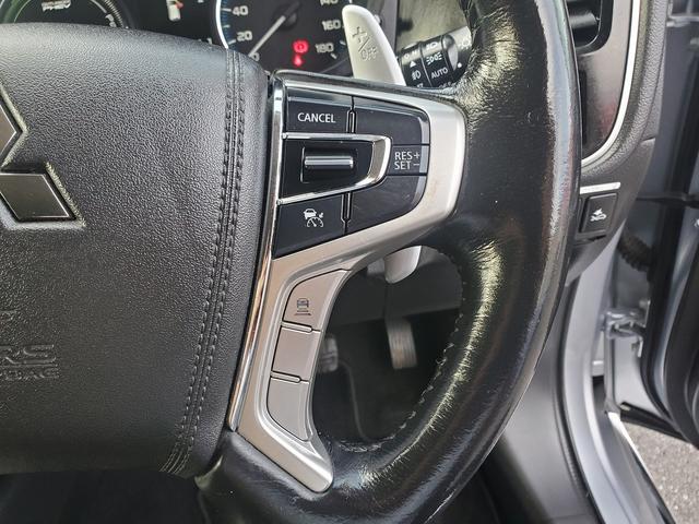 アウトランダーＰＨＥＶ Ｇナビパッケージ　ナビ　ＣＤ　ＤＶＤ　Ｂｌｕｅｔｏｏｔｈ　フルセグＴＶ　バックカメラ　ドライブレコーダー　ＥＴＣ　クルーズコントロール　シートヒーター　パワーバックドア　オートライト　１８インチアルミ　スマートキー（38枚目）
