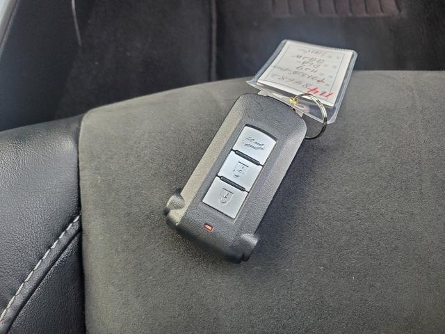 アウトランダーＰＨＥＶ Ｇナビパッケージ　ナビ　ＣＤ　ＤＶＤ　Ｂｌｕｅｔｏｏｔｈ　フルセグＴＶ　バックカメラ　ドライブレコーダー　ＥＴＣ　クルーズコントロール　シートヒーター　パワーバックドア　オートライト　１８インチアルミ　スマートキー（43枚目）