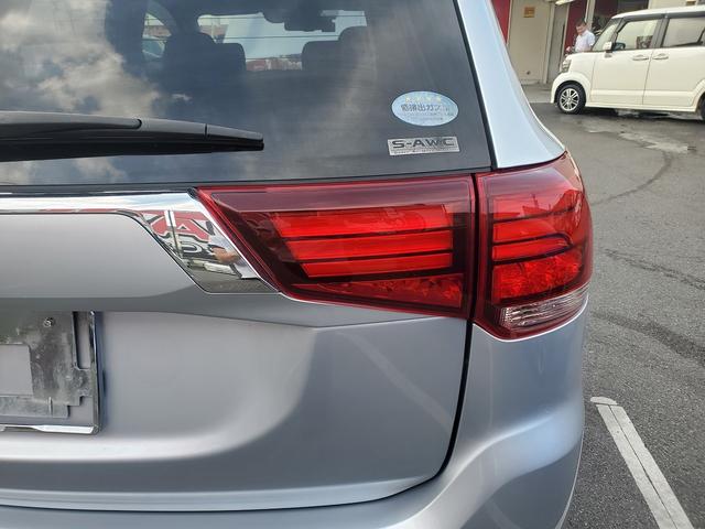 アウトランダーＰＨＥＶ Ｇナビパッケージ　ナビ　ＣＤ　ＤＶＤ　Ｂｌｕｅｔｏｏｔｈ　フルセグＴＶ　バックカメラ　ドライブレコーダー　ＥＴＣ　クルーズコントロール　シートヒーター　パワーバックドア　オートライト　１８インチアルミ　スマートキー（59枚目）