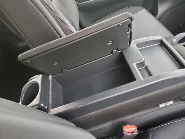 セレナ ハイウェイスター　ＳＤナビ　ＣＤ　ＤＶＤ　Ｂｌｕｅｔｏｏｔｈ　フルセグＴＶ　バックカメラ　両側パワースライドドア　クルーズコントロール　フリップダウンモニター　ＥＴＣ　スマートキー（26枚目）