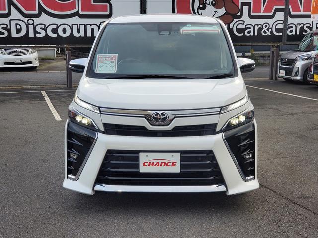 ヴォクシー ＺＳ　煌ＩＩ　純正９インチナビ　ＣＤ　ＤＶＤ　Ｂｌｕｅｔｏｏｔｈ　バックカメラ　ＬＥＤライト　フォグ　トヨタセーフティーセンス　両側パワースライドドア　１６インチ純正アルミ　ドライブレコーダーＦＲ　ＥＴＣ（5枚目）
