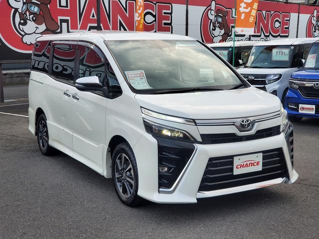 ヴォクシー ＺＳ　煌ＩＩ　純正９インチナビ　ＣＤ　ＤＶＤ　Ｂｌｕｅｔｏｏｔｈ　バックカメラ　ＬＥＤライト　フォグ　トヨタセーフティーセンス　両側パワースライドドア　１６インチ純正アルミ　ドライブレコーダーＦＲ　ＥＴＣ（6枚目）