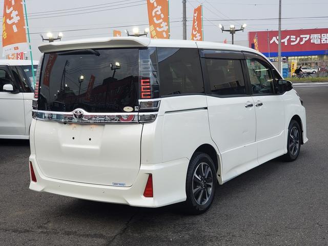 ヴォクシー ＺＳ　煌ＩＩ　純正９インチナビ　ＣＤ　ＤＶＤ　Ｂｌｕｅｔｏｏｔｈ　バックカメラ　ＬＥＤライト　フォグ　トヨタセーフティーセンス　両側パワースライドドア　１６インチ純正アルミ　ドライブレコーダーＦＲ　ＥＴＣ（7枚目）