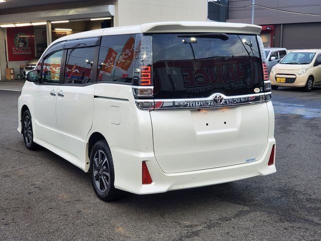 ヴォクシー ＺＳ　煌ＩＩ　純正９インチナビ　ＣＤ　ＤＶＤ　Ｂｌｕｅｔｏｏｔｈ　バックカメラ　ＬＥＤライト　フォグ　トヨタセーフティーセンス　両側パワースライドドア　１６インチ純正アルミ　ドライブレコーダーＦＲ　ＥＴＣ（9枚目）