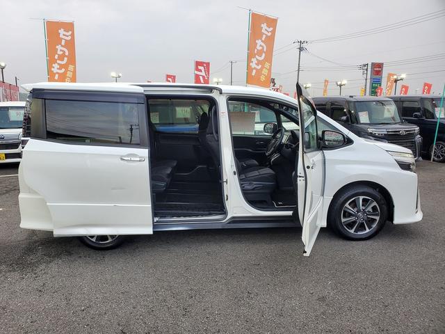 ヴォクシー ＺＳ　煌ＩＩ　純正９インチナビ　ＣＤ　ＤＶＤ　Ｂｌｕｅｔｏｏｔｈ　バックカメラ　ＬＥＤライト　フォグ　トヨタセーフティーセンス　両側パワースライドドア　１６インチ純正アルミ　ドライブレコーダーＦＲ　ＥＴＣ（22枚目）