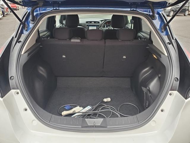 リーフ Ｇ　メモリーナビ　ＣＤ　Ｂｌｕｅｔｏｏｔｈ　ＥＴＣ　ドライブレコーダー　ステリモ　アラウンドビューモニター　１７インチアルミ　シートヒーター　スマートキー　オートライト　ＬＥＤライト（15枚目）