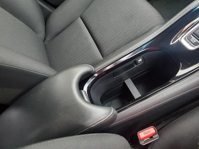 ヴェゼル ＨＶ　Ｘ・ホンダセンシングブリリアントスタイルＥＤ　ＳＤナビ　ＣＤ　ＤＶＤ　Ｂｌｕｅｔｏｏｔｈ　ワンセグＴＶ　ステリモ　クルーズコントロール　センシング　レーンアシスト　スマートキー　ＥＴＣ　１７インチアルミ　オートライト　ＬＥＤライト（21枚目）