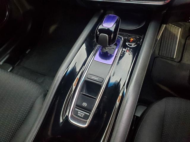 ヴェゼル ＨＶ　Ｘ・ホンダセンシングブリリアントスタイルＥＤ　ＳＤナビ　ＣＤ　ＤＶＤ　Ｂｌｕｅｔｏｏｔｈ　ワンセグＴＶ　ステリモ　クルーズコントロール　センシング　レーンアシスト　スマートキー　ＥＴＣ　１７インチアルミ　オートライト　ＬＥＤライト（22枚目）