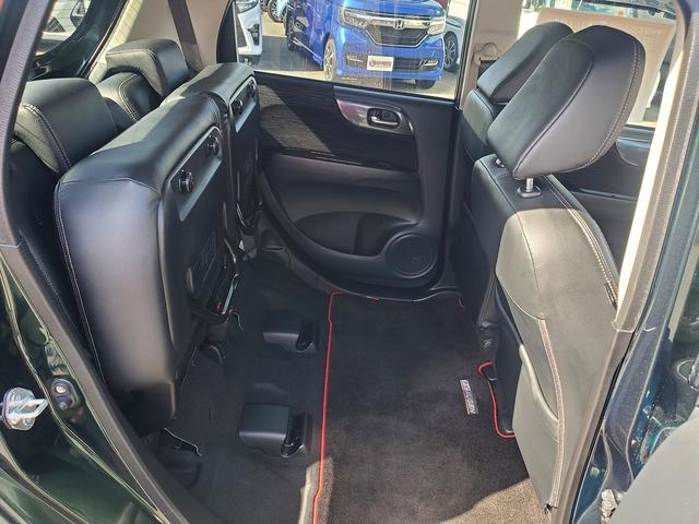 Ｎ－ＯＮＥ プレミアム　ツアラー　ＳＤナビ　ＣＤ　ＤＶＤ　Ｂｌｕｅｔｏｏｔｈ　バックカメラ　ＥＴＣ　プッシュスタート　フルセグＴＶ　スマートキー　アイドリングストップ　ドライブレコーダー前　ＨＩＤライト　フォグ　オートライト　ステリモ（23枚目）