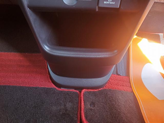 Ｎ－ＯＮＥ プレミアム　ツアラー　ＳＤナビ　ＣＤ　ＤＶＤ　Ｂｌｕｅｔｏｏｔｈ　バックカメラ　ＥＴＣ　プッシュスタート　フルセグＴＶ　スマートキー　アイドリングストップ　ドライブレコーダー前　ＨＩＤライト　フォグ　オートライト　ステリモ（32枚目）