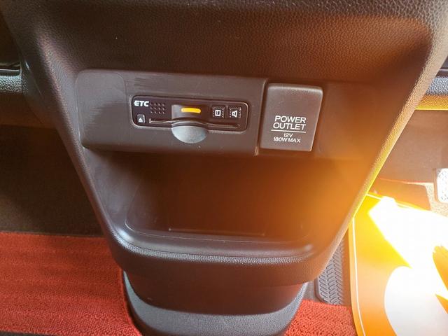 Ｎ－ＯＮＥ プレミアム　ツアラー　ＳＤナビ　ＣＤ　ＤＶＤ　Ｂｌｕｅｔｏｏｔｈ　バックカメラ　ＥＴＣ　プッシュスタート　フルセグＴＶ　スマートキー　アイドリングストップ　ドライブレコーダー前　ＨＩＤライト　フォグ　オートライト　ステリモ（33枚目）