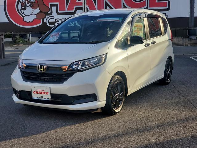 フリード＋ハイブリッド ハイブリッドＧブラックスタイル　ＳＤナビ　ＣＤ　ＤＶＤ　Ｂｌｕｅｔｏｏｔｈ　フルセグＴＶ　両側パワースライドドア　バックカメラ　ステリモ　クルーズコントロール　ＥＴＣ　衝突軽減　レーンアシスト　スマートキー　シートヒーター（4枚目）