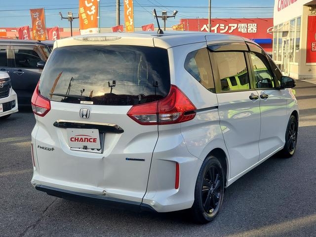 フリード＋ハイブリッド ハイブリッドＧブラックスタイル　ＳＤナビ　ＣＤ　ＤＶＤ　Ｂｌｕｅｔｏｏｔｈ　フルセグＴＶ　両側パワースライドドア　バックカメラ　ステリモ　クルーズコントロール　ＥＴＣ　衝突軽減　レーンアシスト　スマートキー　シートヒーター（12枚目）