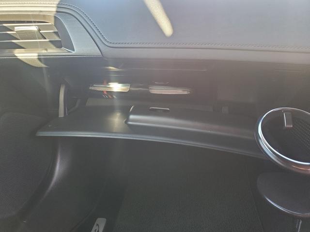 お客様の暮らしに必須なお車を提案し、その後のカーライフを支える。私達はお客様のお役に立ちたい、強い思いで日々仕事をさせて頂いています。おかげさまで１３店舗となりました。これからも努力を続けていきます。