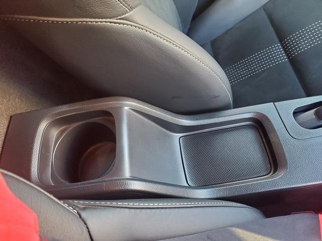 ☆おかげさまで！！☆　チャンスは年間販売台数２８００台、車検台数も約４２００台と多くの実績がございます！お客様への感謝の気持ちを忘れずに日々の営業活動に取り組んでいます。