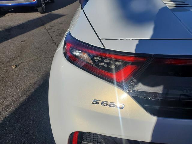 ☆在庫管理も☆　　　　毎朝必ず展示車を一台一台ワックスで拭き上げを行っています。営業スタッフを含め、自社スタッフが自分達の手で、愛情込めて管理しています。だからこそ自信を持ってお勧めできます！！