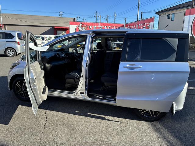 フリード Ｇ　ジャストセレクション　１５インチ社外アルミ　キーレスキー　ＥＴＣ　ドライブレコーダーＦ　ＳＤナビ　ＣＤ　ＤＶＤ　フルセグＴＶ　バックカメラ　左パワースライドドア（15枚目）