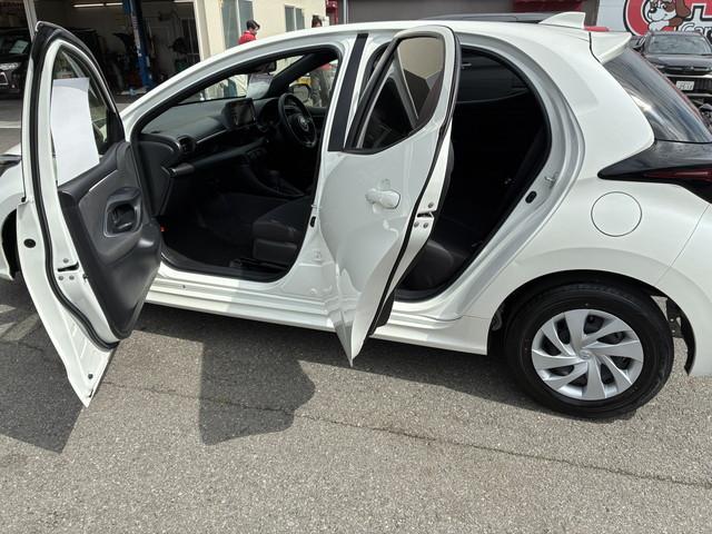 ヤリス X 衝突軽減ブレーキ スマートキー クリアランスソナー 電動格納ミラー メモリーナビ BT接続 バックカメラ 横滑り防止装置 サイドエアバック USB接続 パワーウィンドウ パワーステアリング(68枚目)