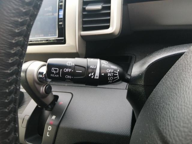 フリードスパイクハイブリッド ハイブリッド　プレミアムエディション　純正ナビ　フルセグＴＶ　Ｂｌｕｅｔｏｏｔｈ接続　ＣＤ／ＤＶＤ再生　ＥＴＣ　バックカメラ　両側パワースライドドア　アイドリングストップ　ＨＩＤヘッドライト　スマートキー　クルーズコントロール（26枚目）