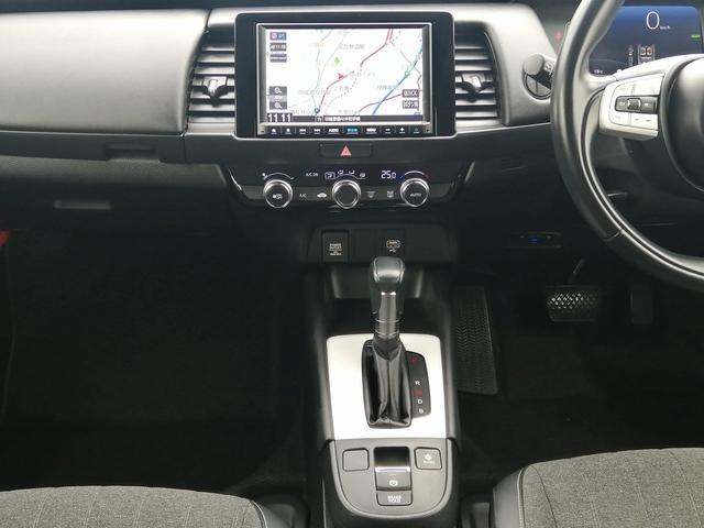 フィット ｅ：ＨＥＶホーム　純正ナビ　フルセグＴＶ　Ｂｌｕｅｔｏｏｔｈ接続　ＥＴＣ　バックカメラ　クルーズコントロール　ＬＥＤヘッドライト　プッシュスタート　スマートキー　ホンダセンシング　ハーフレザーシート（6枚目）