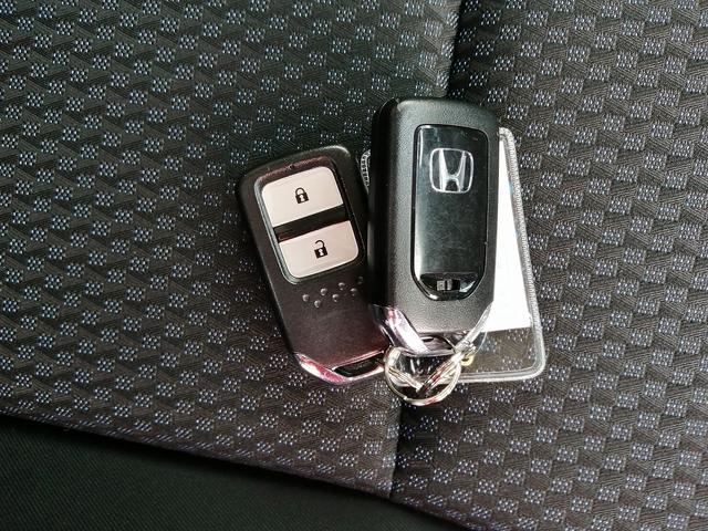 フィット １３Ｇ・Ｌ　ホンダセンシング　純正ナビ　フルセグＴＶ　Ｂｌｕｅｔｏｏｔｈ接続　ＣＤ／ＤＶＤ再生　ＥＴＣ　バックカメラ　クルーズコントロール　ＬＥＤヘッドライト　フロントフォグランプ　プッシュスタート　スマートキー　純正アルミ（65枚目）