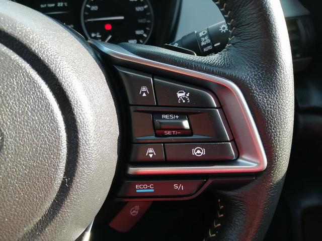 展示前や納車前に、全車両の内外装を、一台一台真心込めて手作業で清掃！展示中も全車毎日、営業スタッフも一緒に、外装の拭き上げ清掃を行っています！！　だからこそ自信を持ってお勧めできる一台となります。