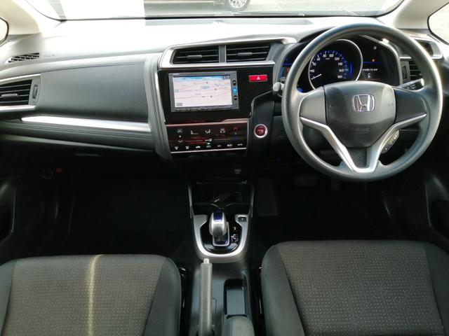 フィットハイブリッド Ｆパッケージ　安全ボディ　ＮＡＶＩ　メモリーナビゲーション　盗難警報装置　ＡＵＴＯエアコン　ＥＣＯＮ　ＡＢＳ付　横滑り防止システム　スマートキー　運転席エアバック　助手席エアバック　パワーステアリング（12枚目）