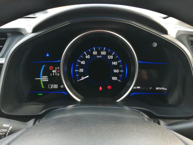 フィットハイブリッド Ｆパッケージ　安全ボディ　ＮＡＶＩ　メモリーナビゲーション　盗難警報装置　ＡＵＴＯエアコン　ＥＣＯＮ　ＡＢＳ付　横滑り防止システム　スマートキー　運転席エアバック　助手席エアバック　パワーステアリング（25枚目）