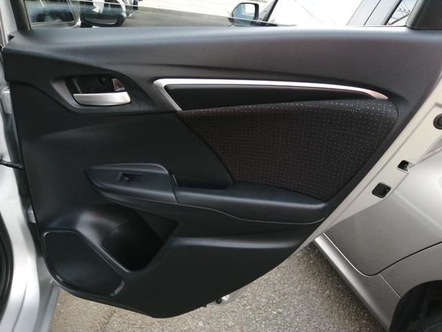 フィットハイブリッド Ｆパッケージ　安全ボディ　ＮＡＶＩ　メモリーナビゲーション　盗難警報装置　ＡＵＴＯエアコン　ＥＣＯＮ　ＡＢＳ付　横滑り防止システム　スマートキー　運転席エアバック　助手席エアバック　パワーステアリング（40枚目）