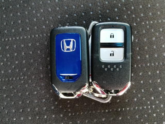 フィットハイブリッド Ｆパッケージ　安全ボディ　ＮＡＶＩ　メモリーナビゲーション　盗難警報装置　ＡＵＴＯエアコン　ＥＣＯＮ　ＡＢＳ付　横滑り防止システム　スマートキー　運転席エアバック　助手席エアバック　パワーステアリング（58枚目）