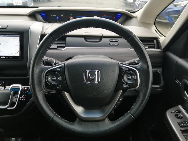 フリードハイブリッド ハイブリッド・Ｇ　社外ナビ　フルセグＴＶ　Ｂｌｕｅｔｏｏｔｈ接続　ＣＤ／ＤＶＤ再生　ＥＴＣ　バックカメラ　シートヒーター　両側パワースライドドア　アイドリングストップ　ＬＥＤヘッド　クルーズコントロール　純正アルミ（13枚目）