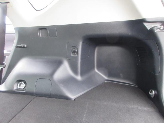 プリウスアルファ Ｓ　純正ナビ　ワンセグＴＶ　Ｂｌｕｅｔｏｏｔｈオーディオ　バックカメラ　ＥＴＣ　アルミホイール　フォグライト　横滑り防止　ＡＢＳ　運転席エアバック　助手席エアバック（18枚目）