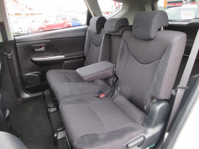 プリウスアルファ Ｓ　純正ナビ　ワンセグＴＶ　Ｂｌｕｅｔｏｏｔｈオーディオ　バックカメラ　ＥＴＣ　アルミホイール　フォグライト　横滑り防止　ＡＢＳ　運転席エアバック　助手席エアバック（20枚目）