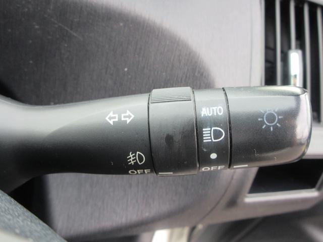 プリウスアルファ Ｓ　純正ナビ　ワンセグＴＶ　Ｂｌｕｅｔｏｏｔｈオーディオ　バックカメラ　ＥＴＣ　アルミホイール　フォグライト　横滑り防止　ＡＢＳ　運転席エアバック　助手席エアバック（28枚目）