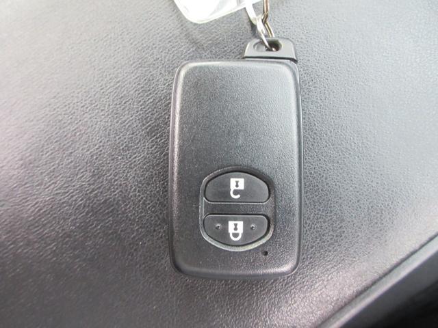 プリウスアルファ Ｓ　純正ナビ　ワンセグＴＶ　Ｂｌｕｅｔｏｏｔｈオーディオ　バックカメラ　ＥＴＣ　アルミホイール　フォグライト　横滑り防止　ＡＢＳ　運転席エアバック　助手席エアバック（49枚目）