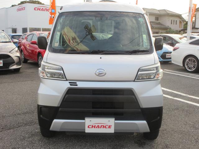 ハイゼットカーゴ ＤＸ　ＳＡＩＩＩ　ＬＥＤヘッドライト　衝突軽減ブレーキ　横滑り防止装置　ＡＢＳ　アイドリングストップ（4枚目）