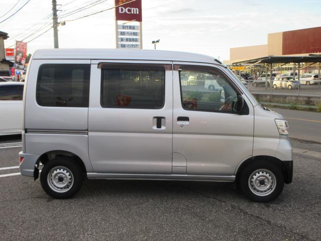 ハイゼットカーゴ ＤＸ　ＳＡＩＩＩ　ＬＥＤヘッドライト　衝突軽減ブレーキ　横滑り防止装置　ＡＢＳ　アイドリングストップ（6枚目）