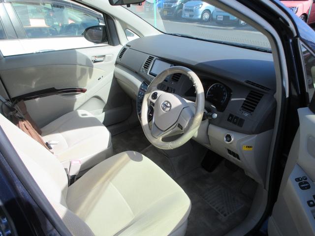 アイシス Ｇ　純正ナビ　フルセグＴＶ　バックカメラ　フォグライト　ＨＩＤライト　プライバシーガラス　助手席エアバッグ　エアバッグ　ＡＢＳ　電格ミラー　右ハンドル　インパネＡＴ　アルミホイール（4枚目）