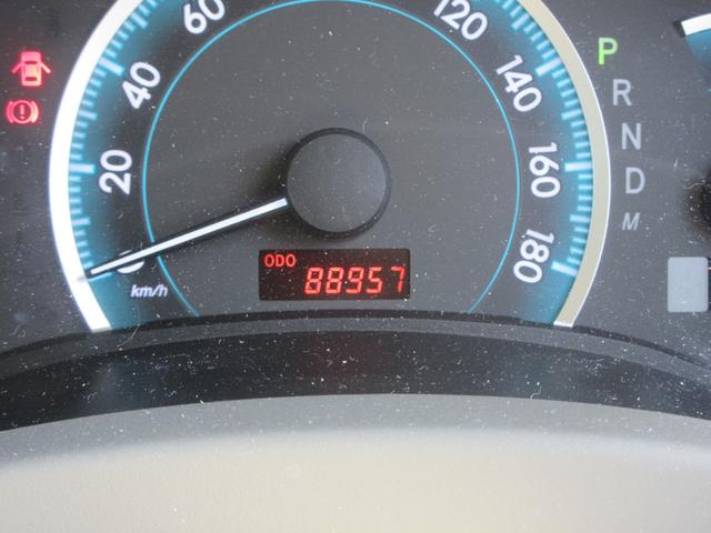 アイシス Ｇ　純正ナビ　フルセグＴＶ　バックカメラ　フォグライト　ＨＩＤライト　プライバシーガラス　助手席エアバッグ　エアバッグ　ＡＢＳ　電格ミラー　右ハンドル　インパネＡＴ　アルミホイール（6枚目）